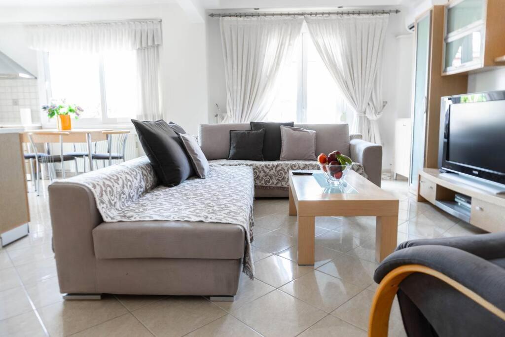2 Bedroom Holiday Flat, Renovated, In The Centre Asprovalta Exterior foto